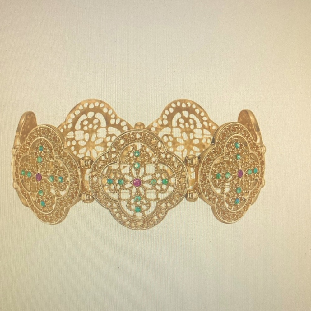Adorned Filigree Stretch Bracelet.💫